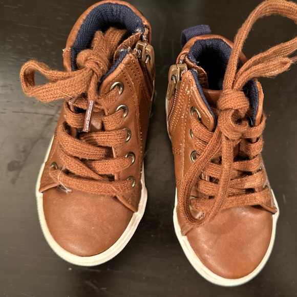 Cat & Jack Toddler Shoes - Picture 2 of 5